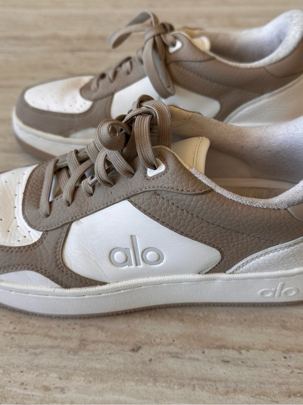 Alo Yoga Unisex Recovery Sneaker Gravel Tan White Women's 8.5 / Men's 7